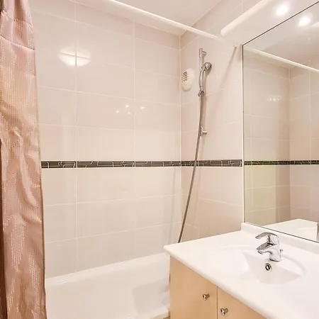 Confortable Avec Parking Et Balcon - Centre Station - Fr-1-425-148 *